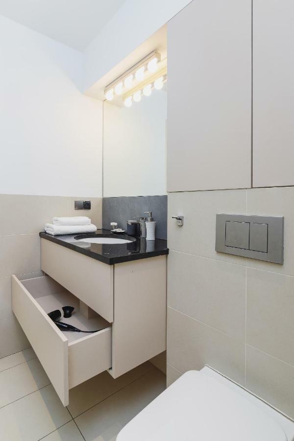 Apartments Cracow Miodowa By Renters Krakow Ngoại thất bức ảnh