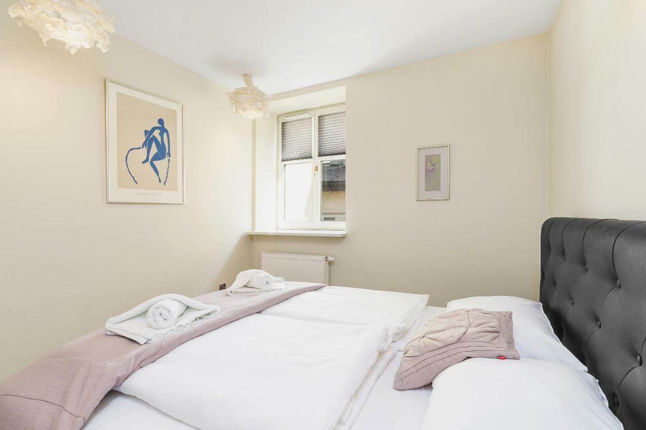 Apartments Cracow Miodowa By Renters Krakow Ngoại thất bức ảnh