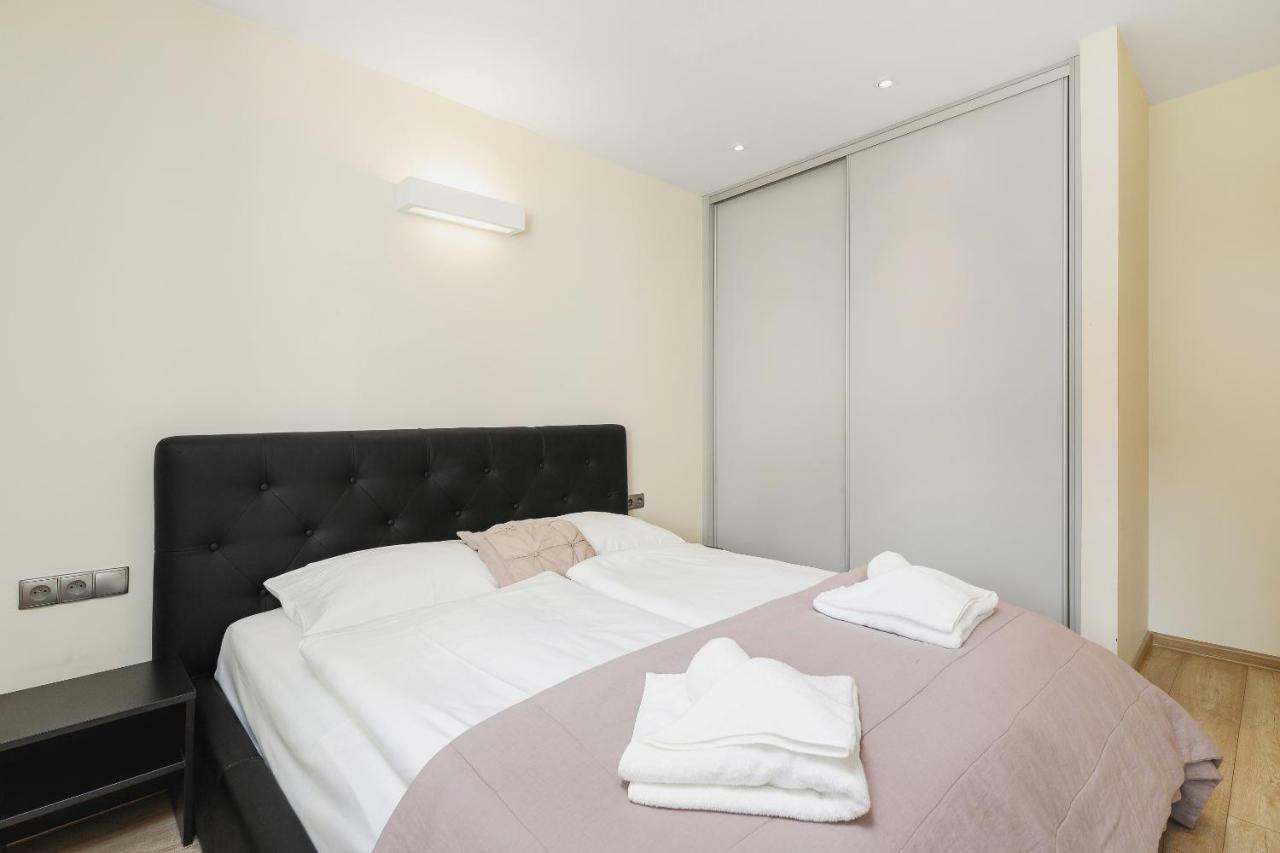 Apartments Cracow Miodowa By Renters Krakow Ngoại thất bức ảnh